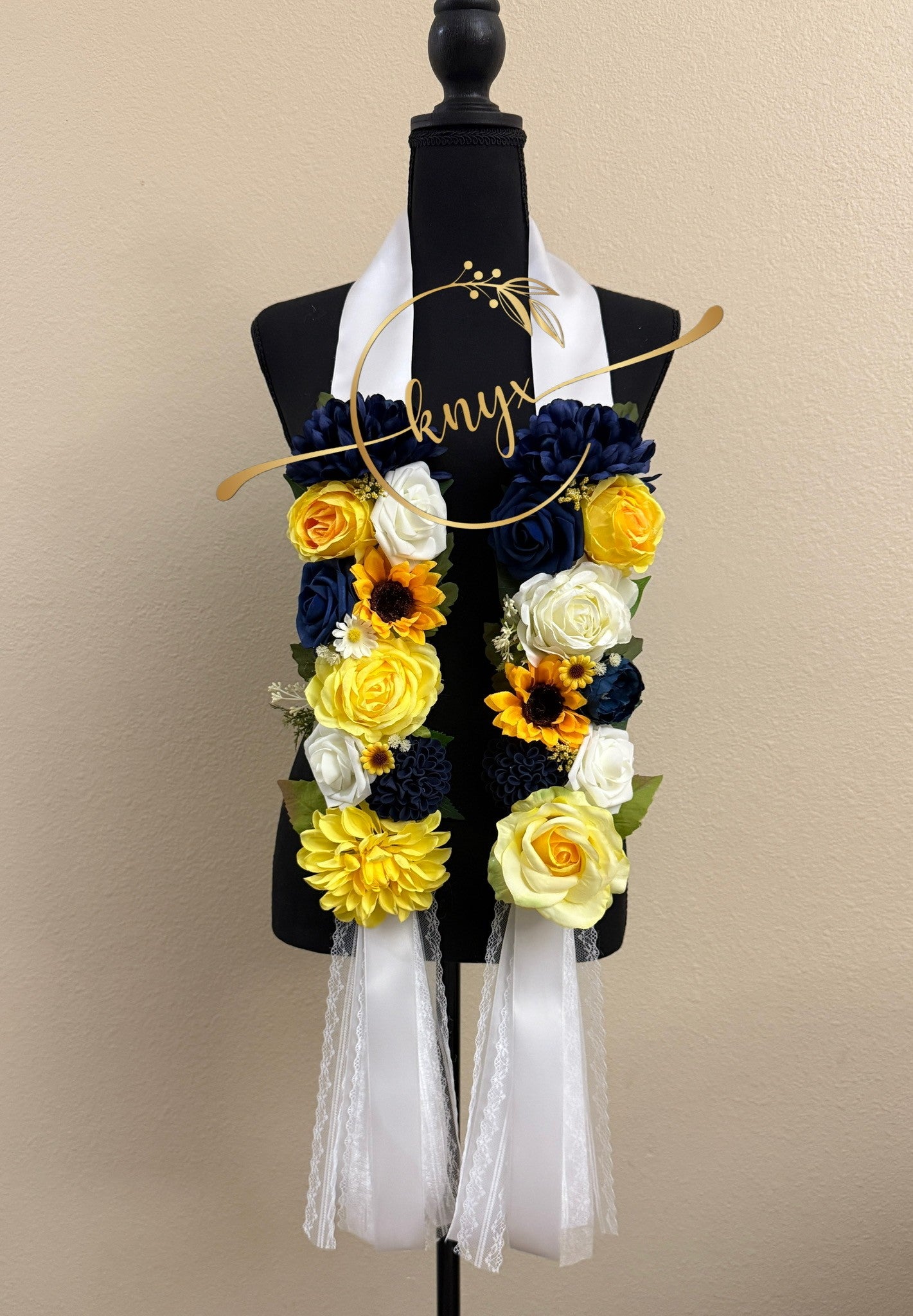 Unique Graduation Flower Lei (YELLOW, WHITE & BLUE)